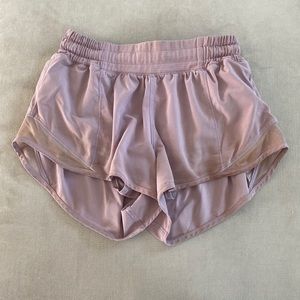 Lululemon Hotty hot low-rise lined short 2.5”